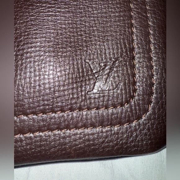 Gorgeous Louis Vuitton espresso colored Utah Leather Sac messenger bag🤎 - Picture 4 of 15
